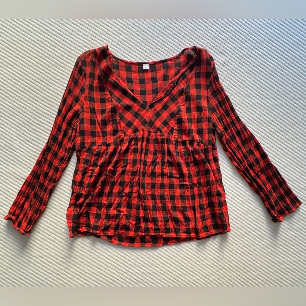 Old Navy Plaid V-Neck Long Sleeve Top